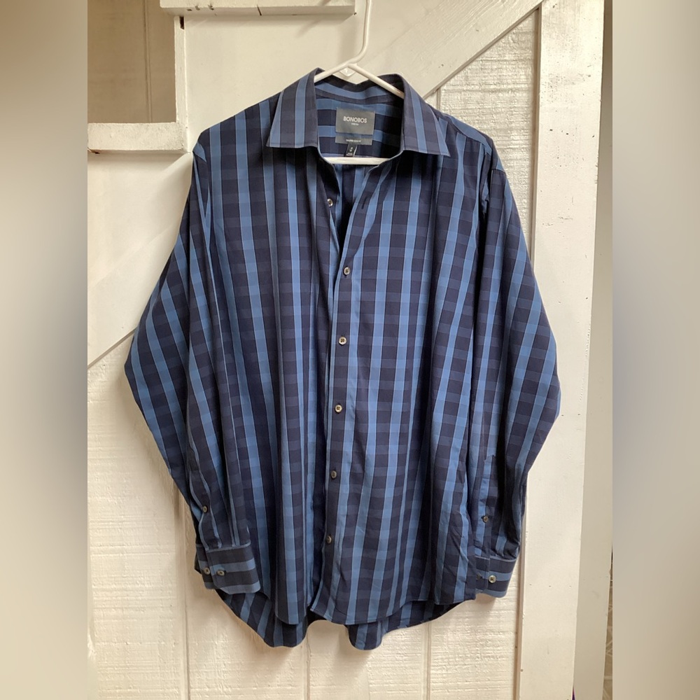 Bonobos Blue Casual Button Down Shirt with Plaid Design.